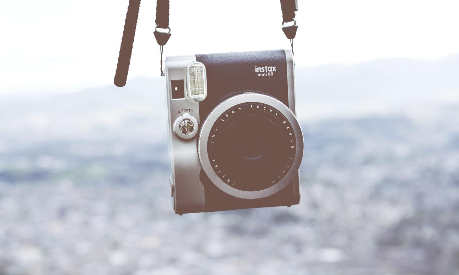 Professionelles Setup für Videobearbeitungs-Schulungen mit modernem Equipment